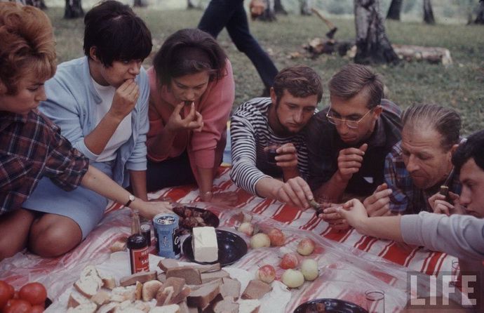 Жизнь советской молодежи